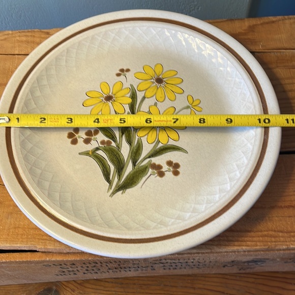 Vintage Japanese Stoneware Floral Plate - Picture 4 of 6